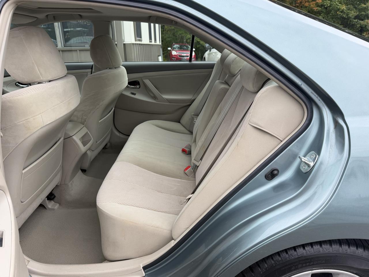 Toyota Camry 4dr Sedan LE 2011