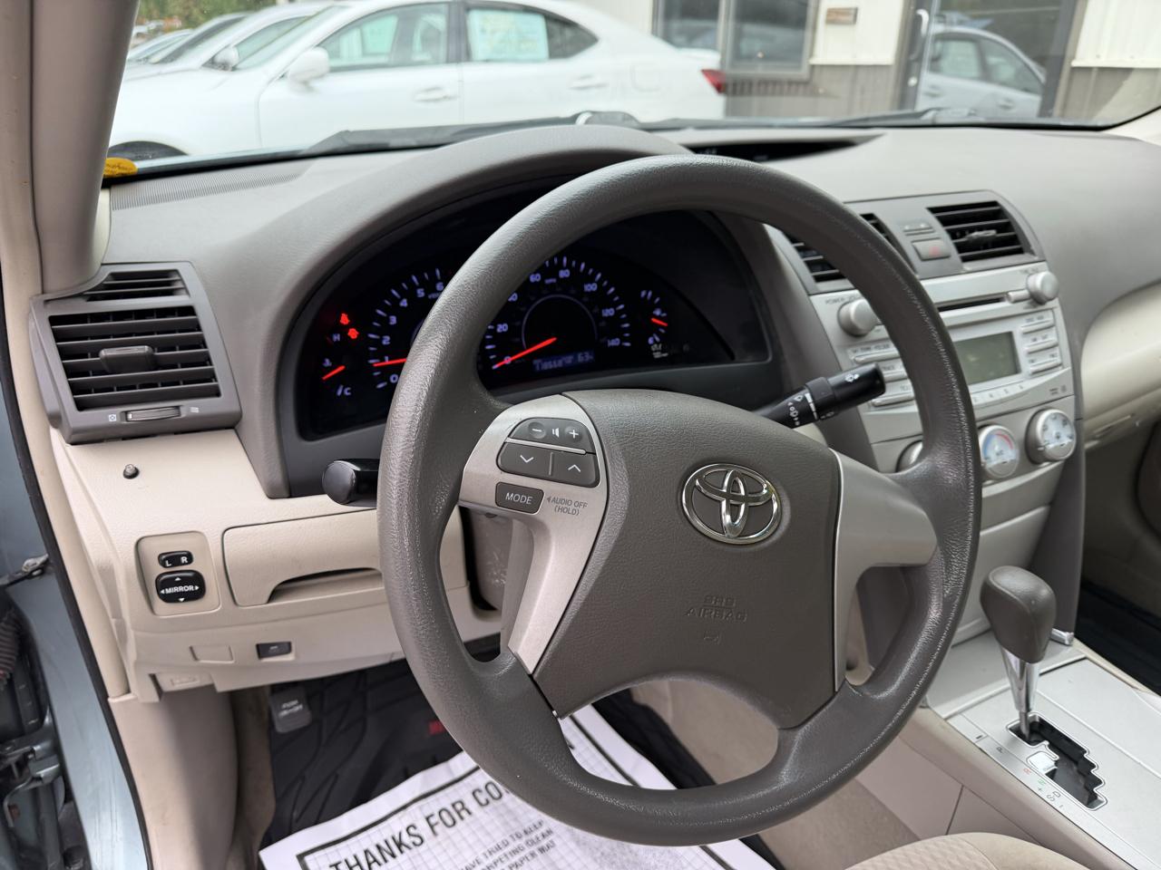 Toyota Camry 4dr Sedan LE 2011