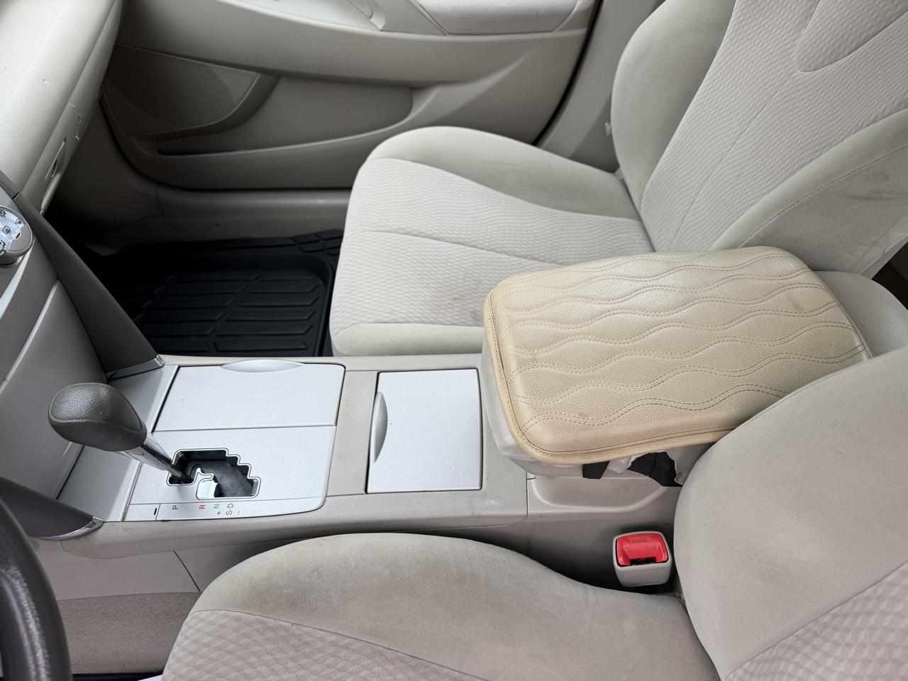 Toyota Camry 4dr Sedan LE 2011