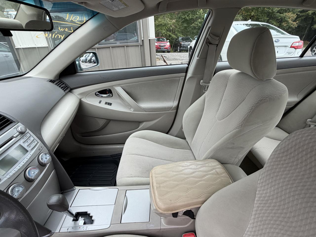 Toyota Camry 4dr Sedan LE 2011