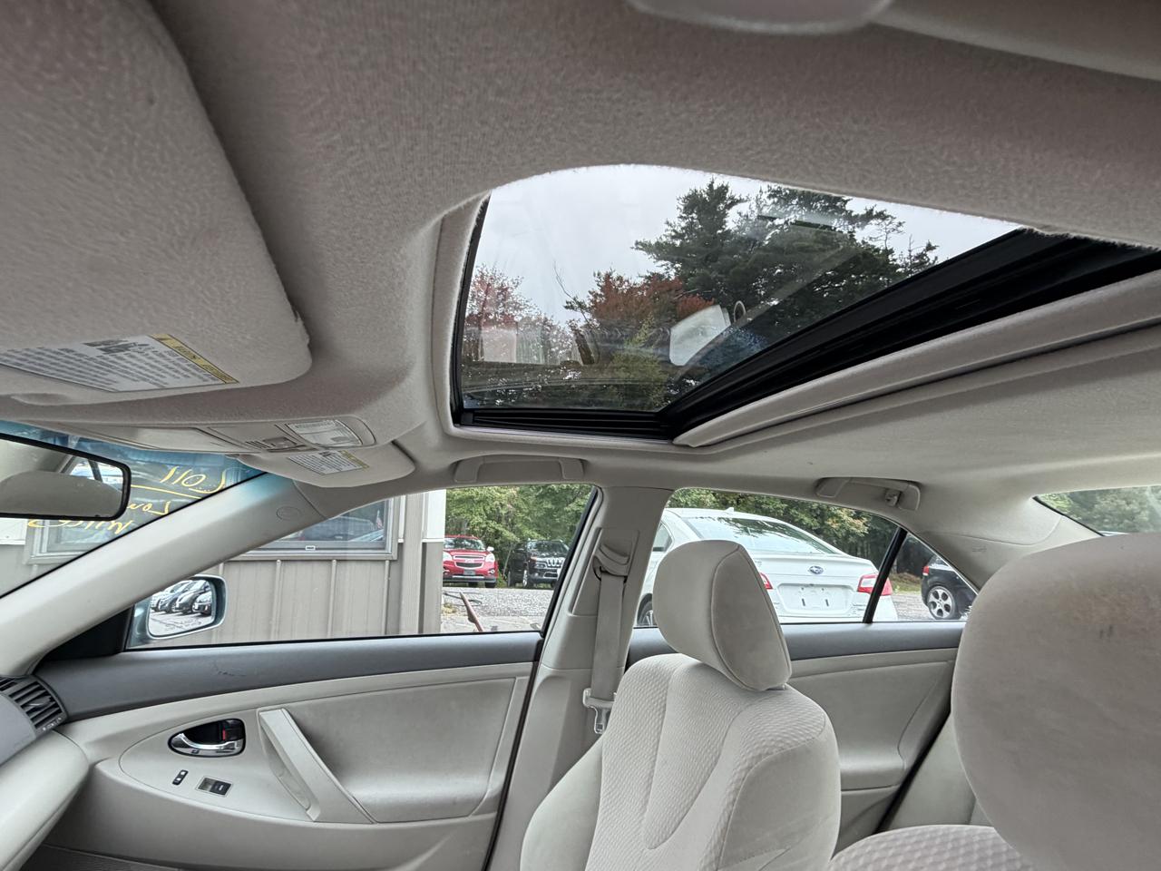 Toyota Camry 4dr Sedan LE 2011
