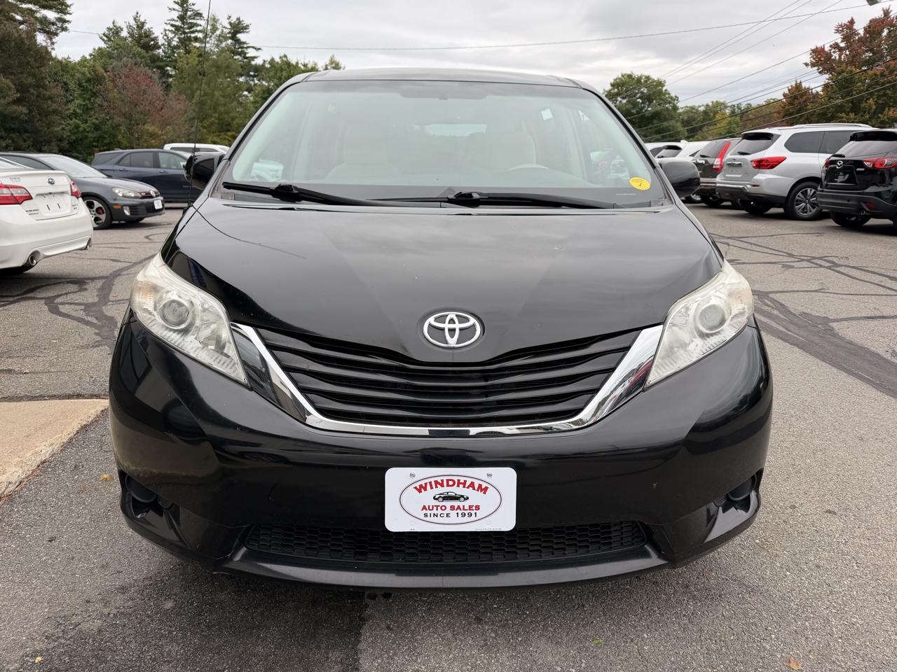 Toyota Sienna 5dr 7-Pass Van V6 LE AWD (Natl) 2014