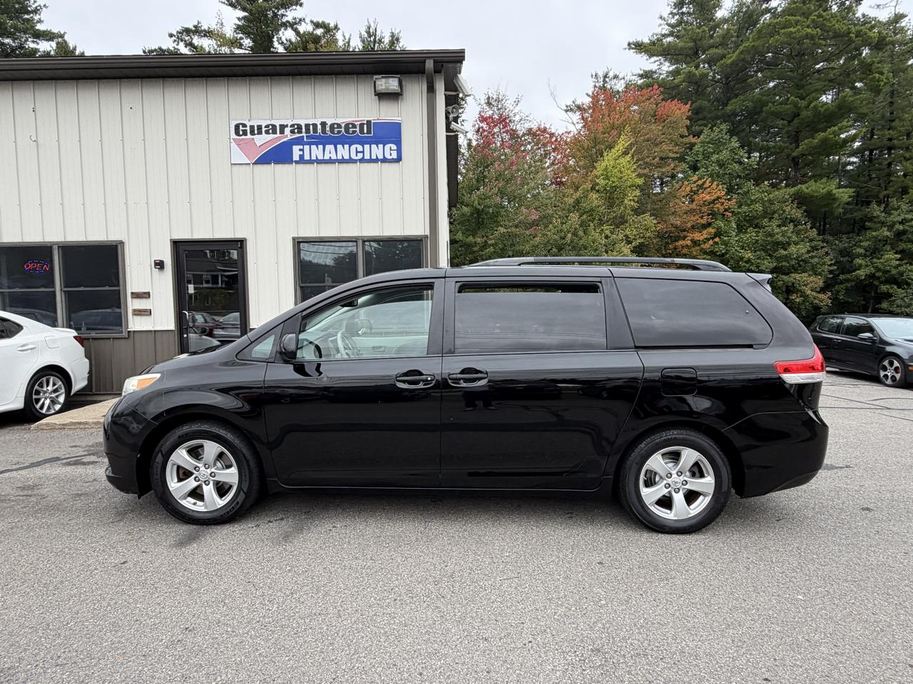 Toyota Sienna 5dr 7-Pass Van V6 LE AWD (Natl) 2014