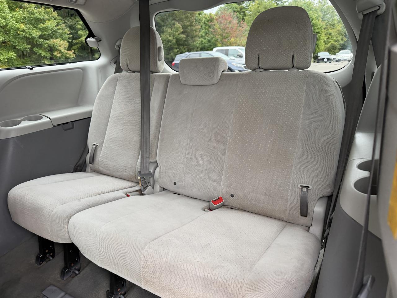 Toyota Sienna 5dr 7-Pass Van V6 LE AWD (Natl) 2014