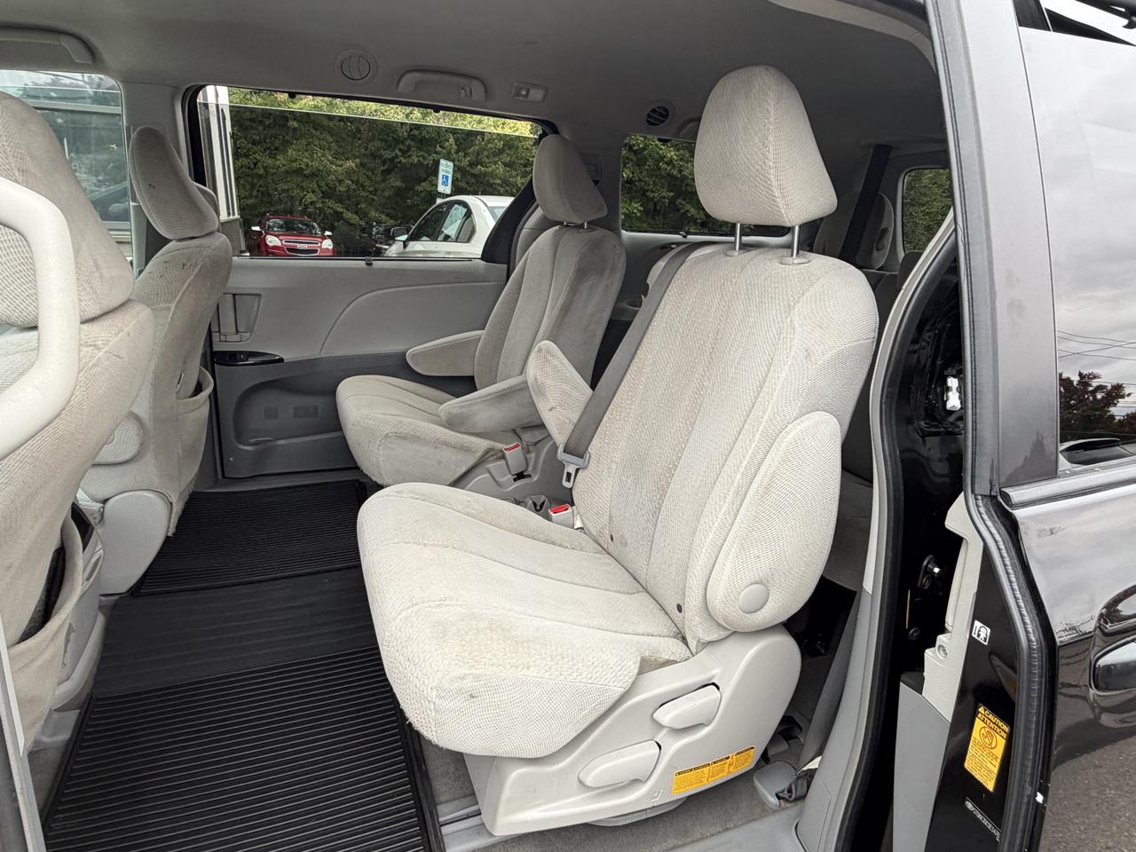Toyota Sienna 5dr 7-Pass Van V6 LE AWD (Natl) 2014