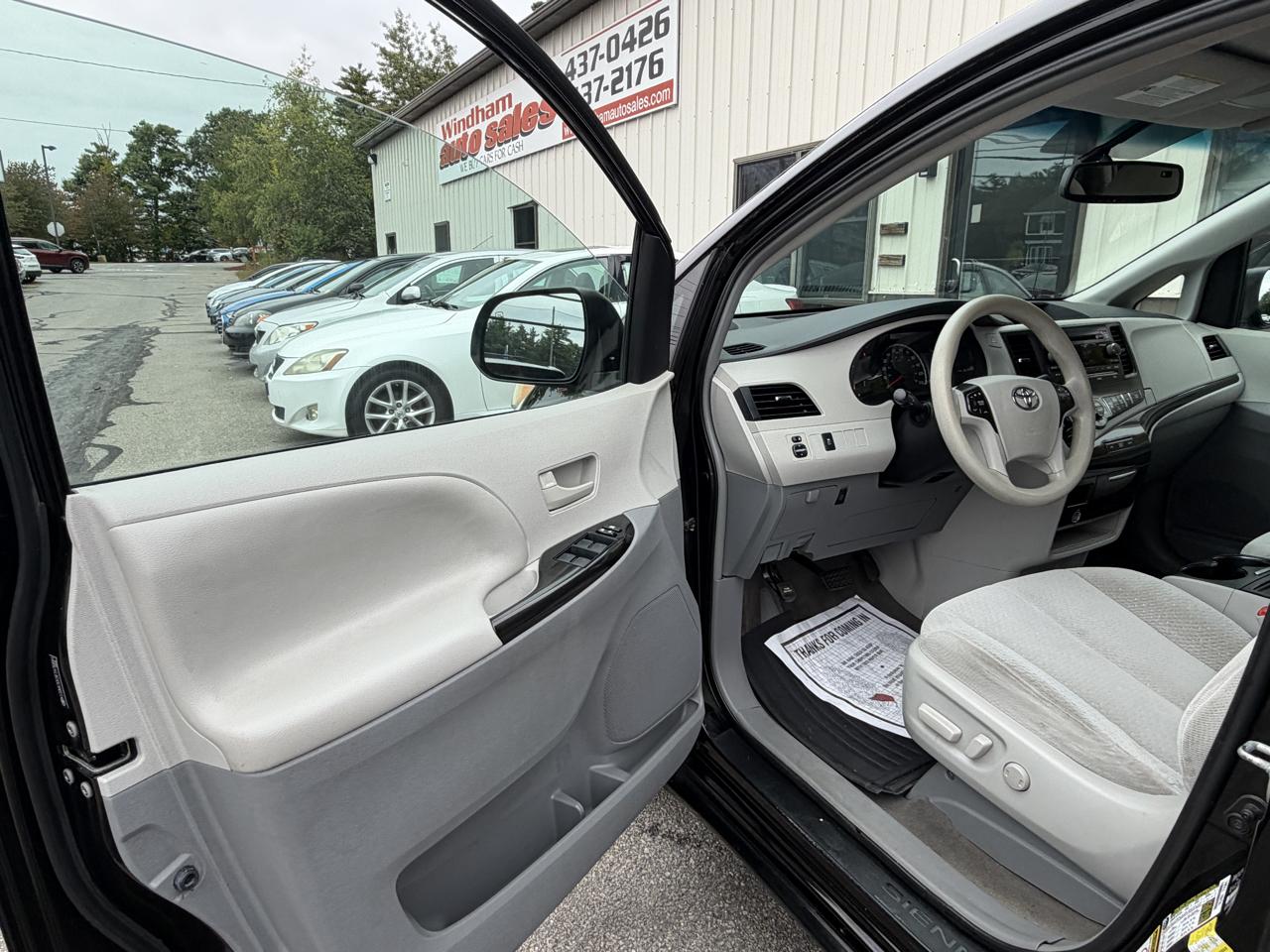 Toyota Sienna 5dr 7-Pass Van V6 LE AWD (Natl) 2014