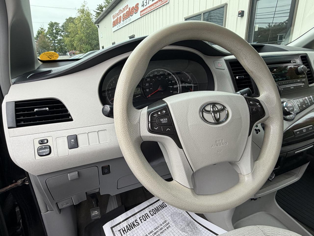 Toyota Sienna 5dr 7-Pass Van V6 LE AWD (Natl) 2014