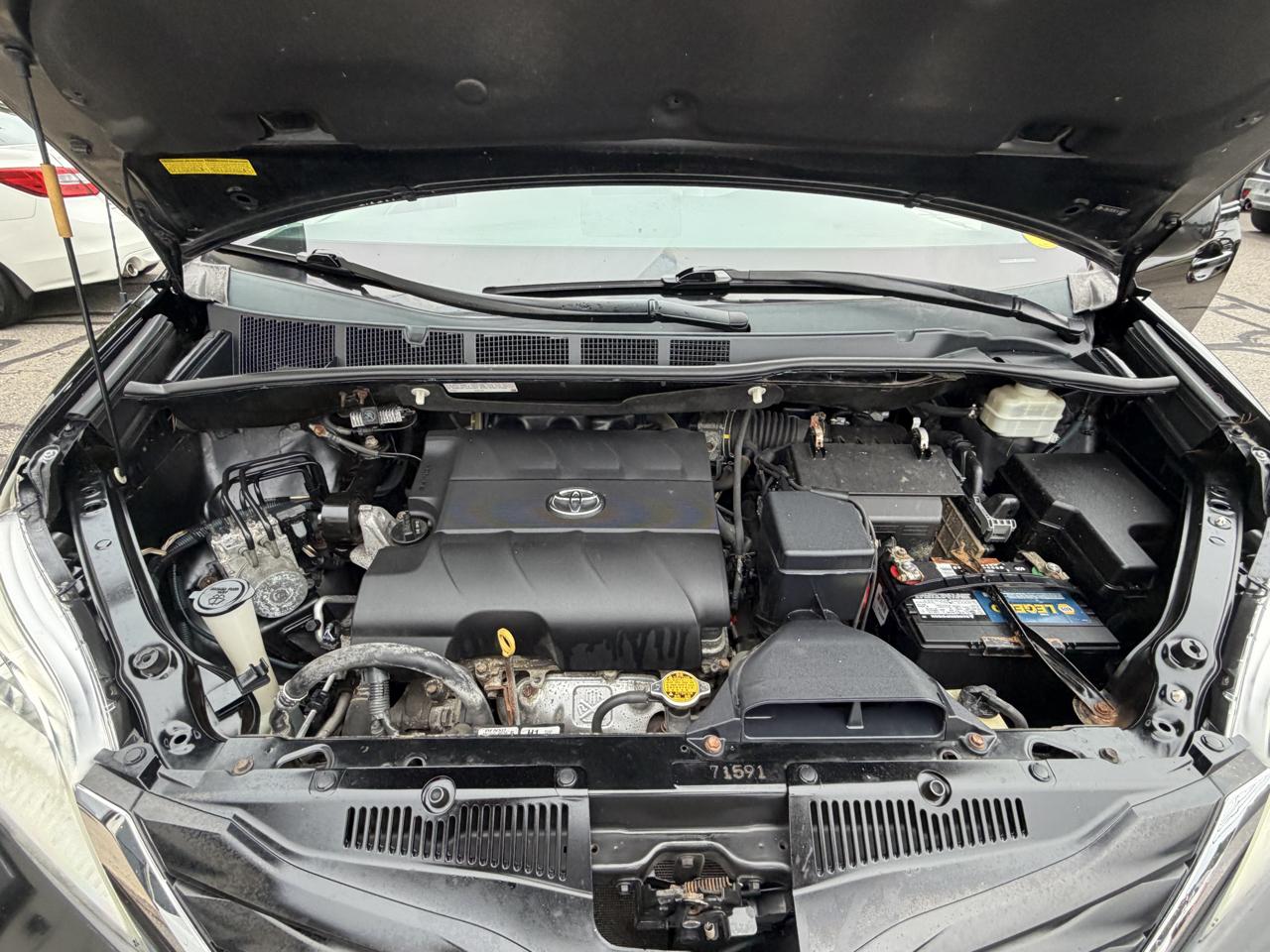 Toyota Sienna 5dr 7-Pass Van V6 LE AWD (Natl) 2014