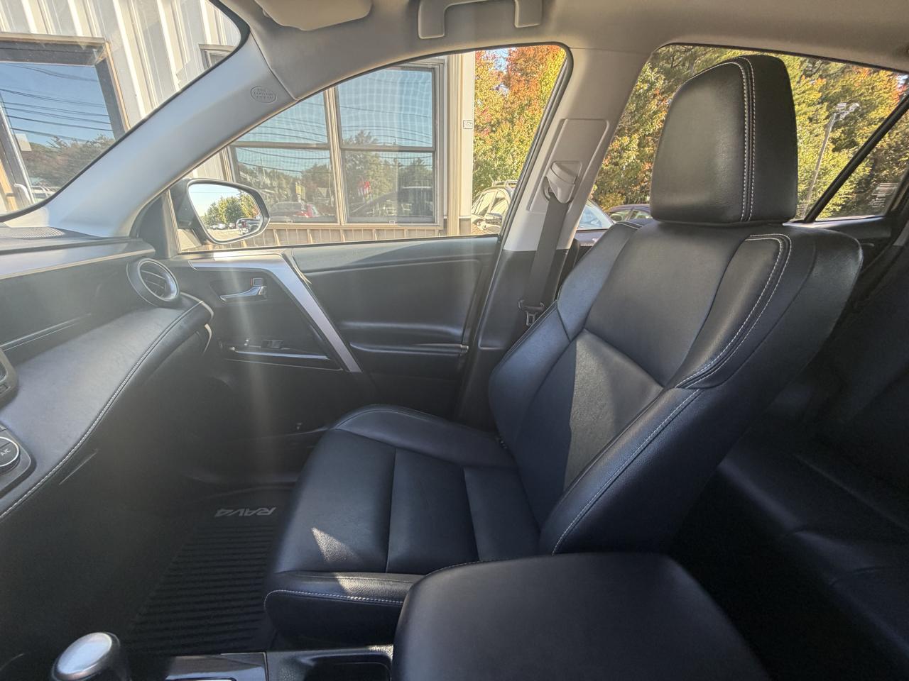 Toyota RAV4 Hybrid Limited AWD (Natl) 2018