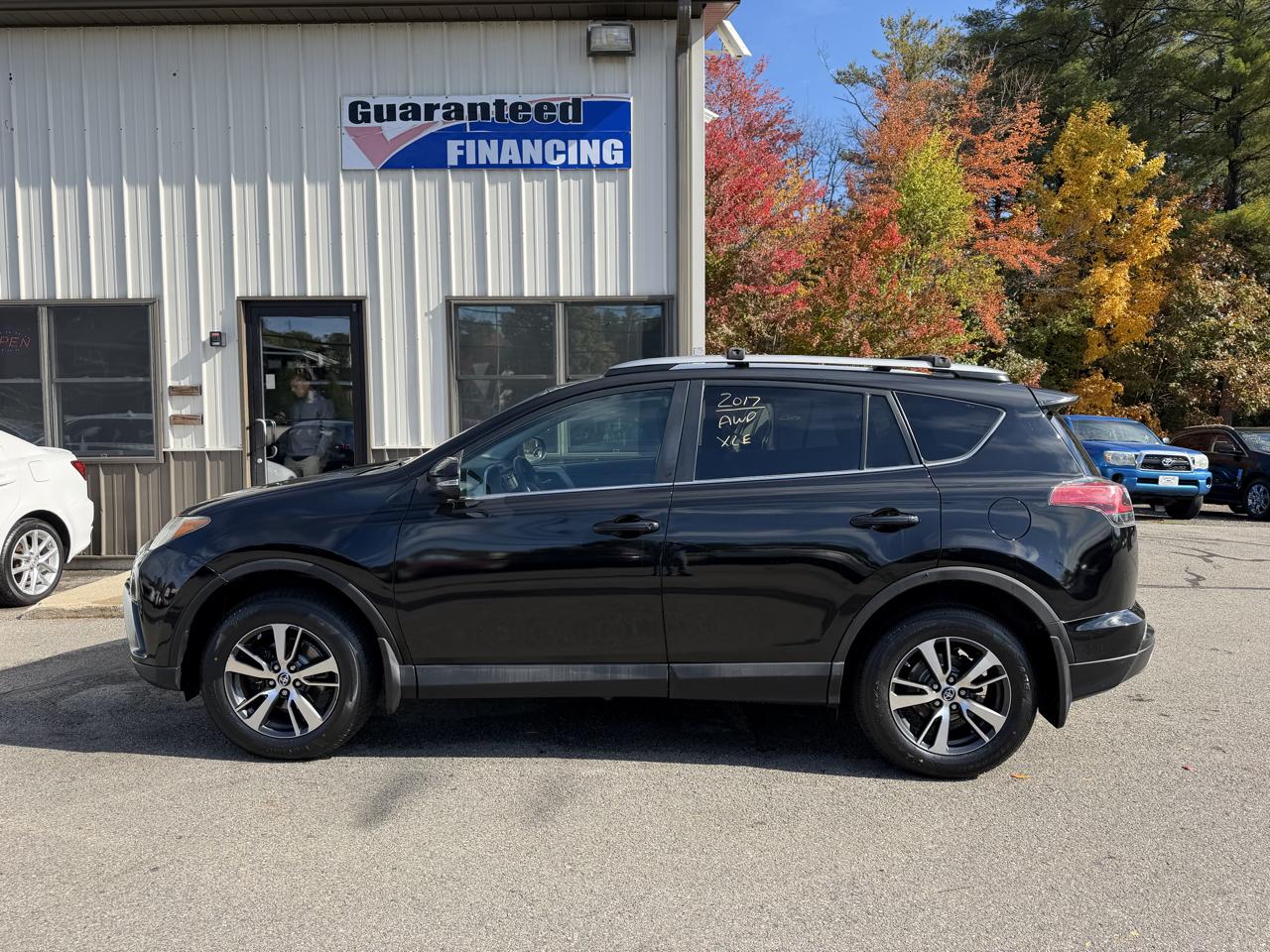 Toyota RAV4 XLE AWD (Natl) 2017