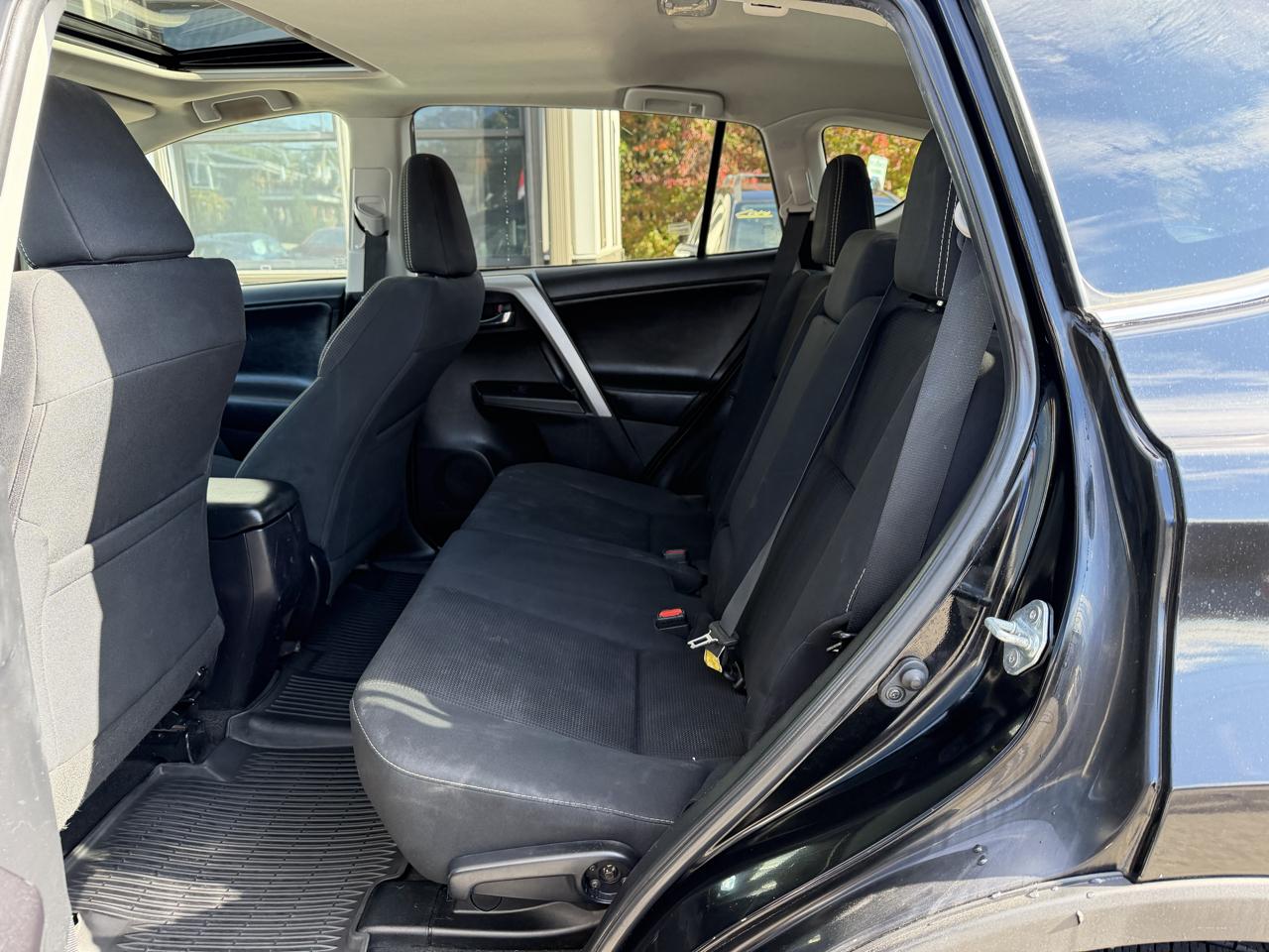 Toyota RAV4 XLE AWD (Natl) 2017