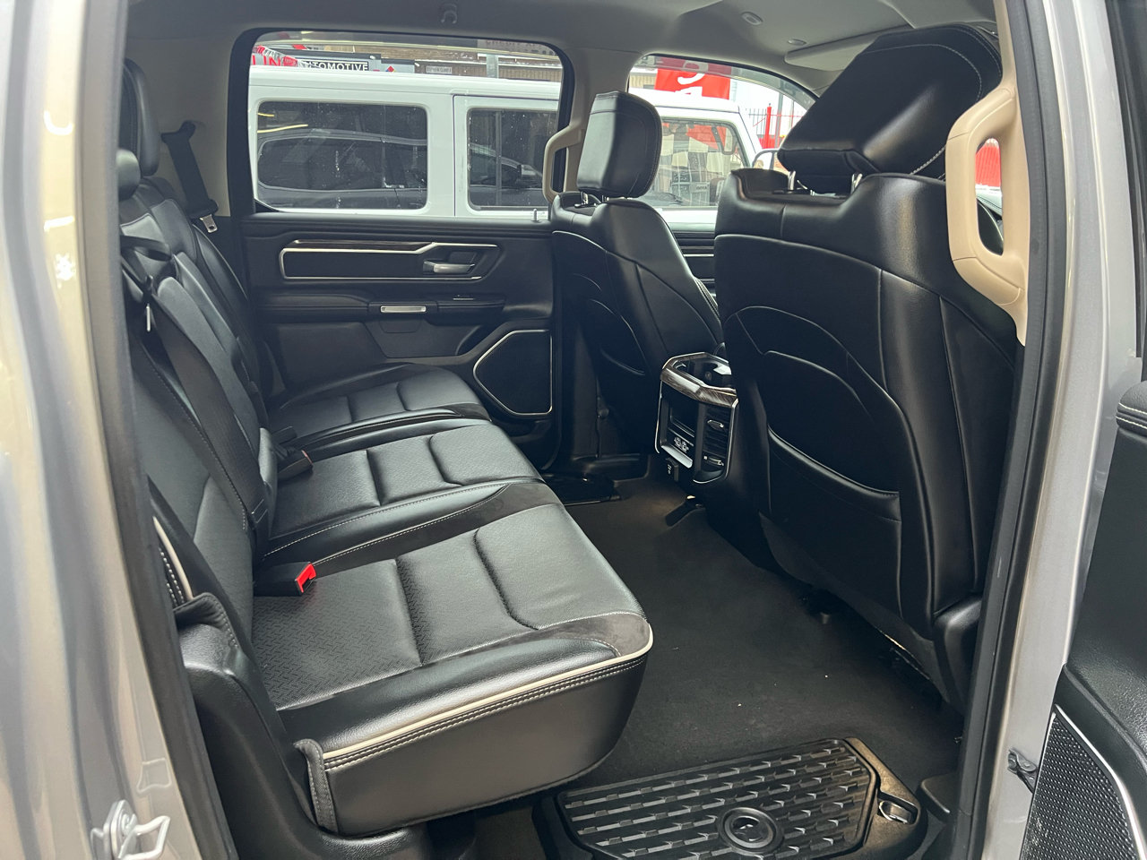 RAM 1500 Laramie Crew Cab SWB 4WD 2019