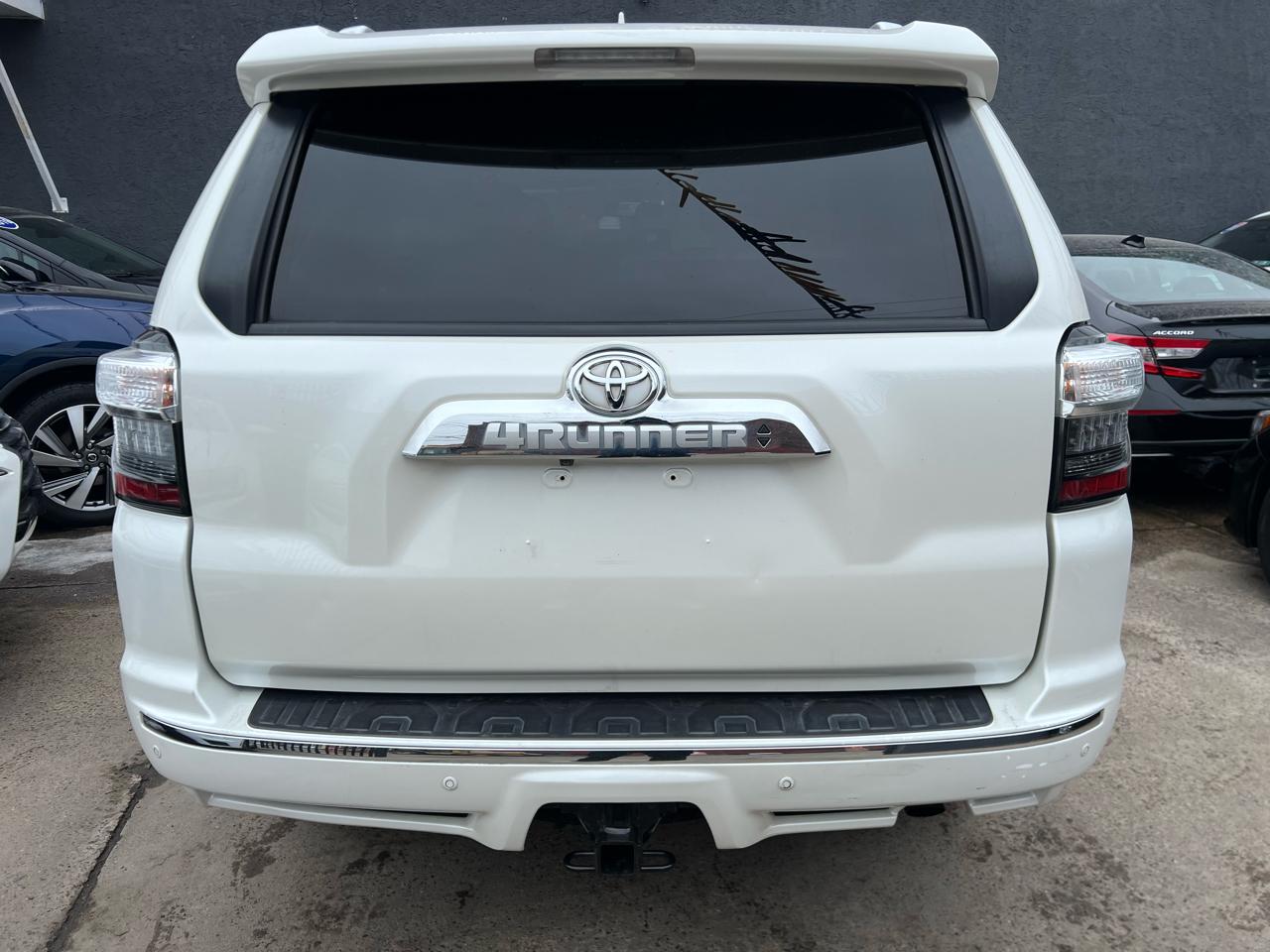Toyota 4Runner SR5 4WD 2016