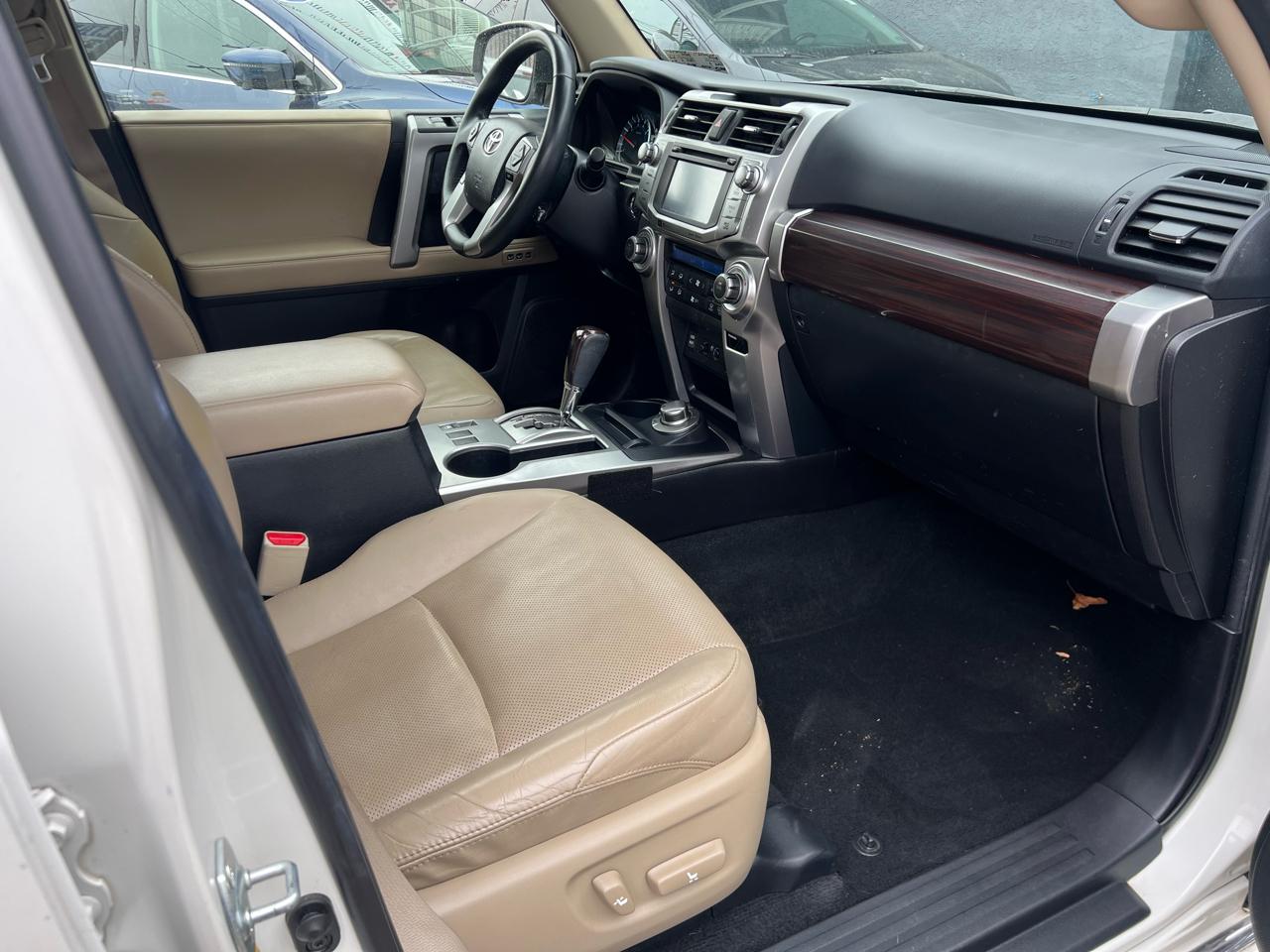 Toyota 4Runner SR5 4WD 2016