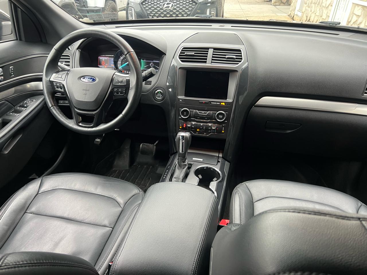 Ford Explorer XLT 4WD 2018