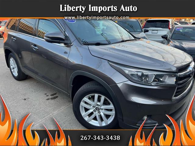 Gray 2016 Toyota Highlander LE AWD SUV / Crossover All-Wheel Drive Automatic