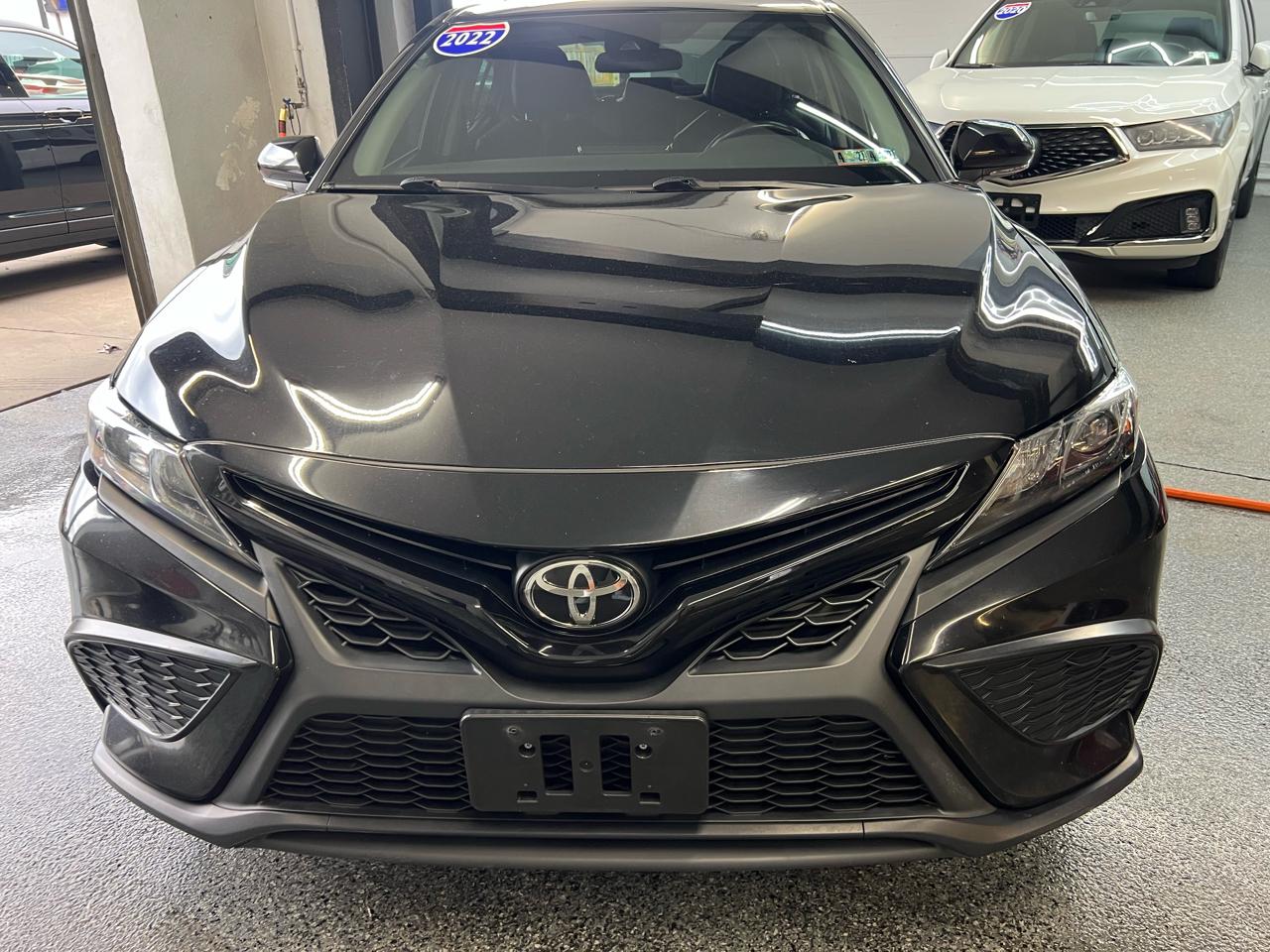 Toyota Camry SE 2022