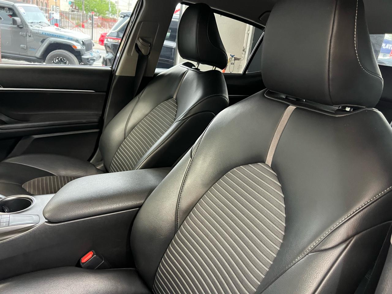 Toyota Camry SE 2022