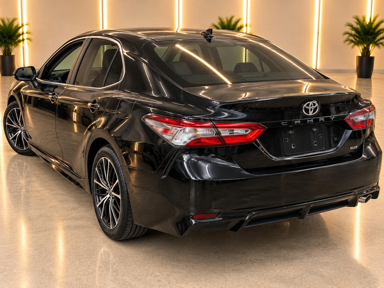 2021 Toyota Camry SE - Photo 4