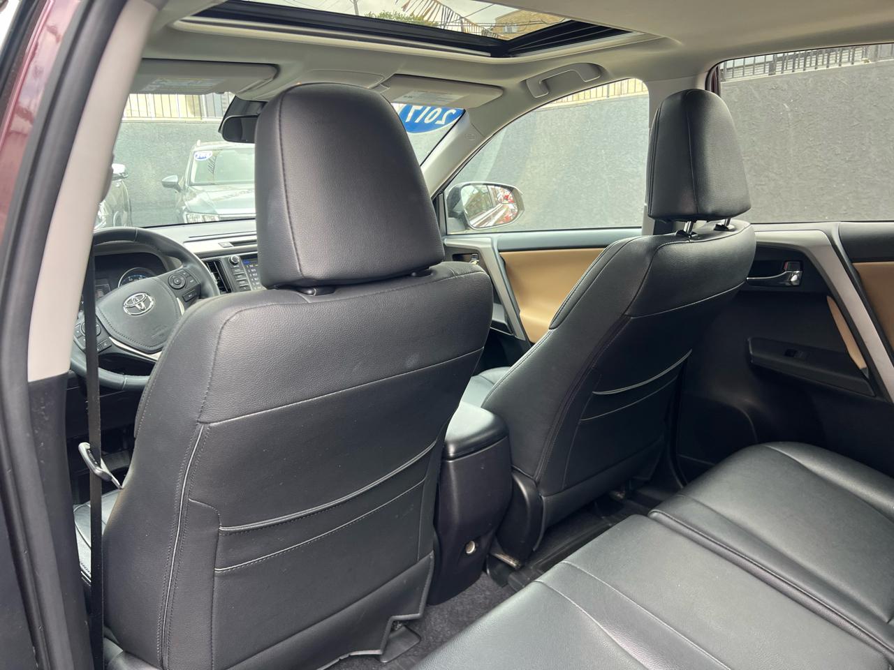 Toyota RAV4 XLE FWD 2017