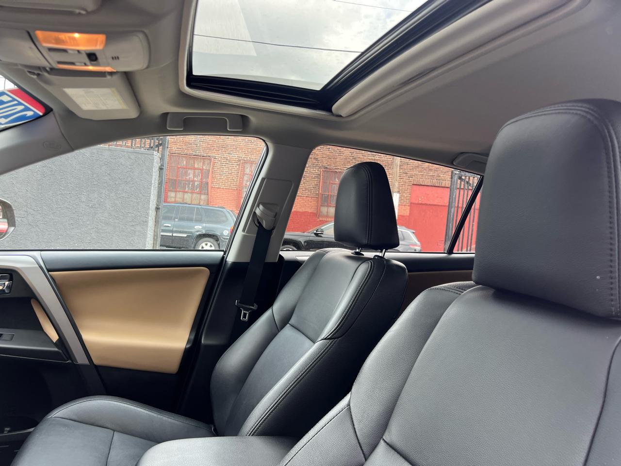 Toyota RAV4 XLE FWD 2017