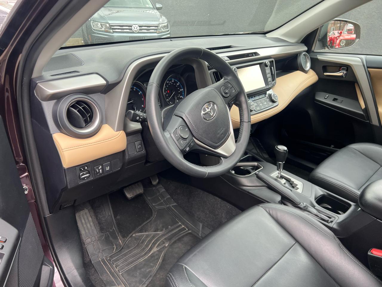 Toyota RAV4 XLE FWD 2017