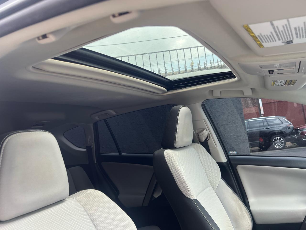 Toyota RAV4 XLE AWD 2017