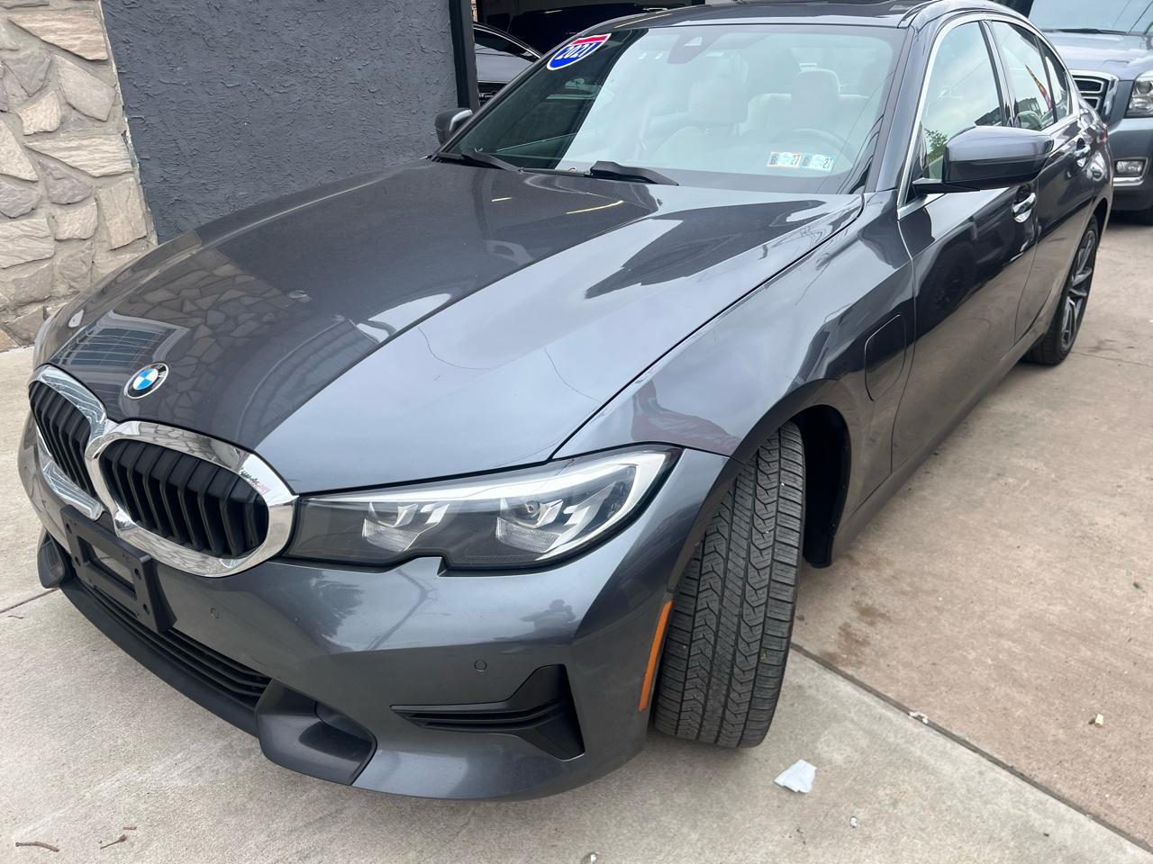 BMW 3-Series 330e xDrive 2021