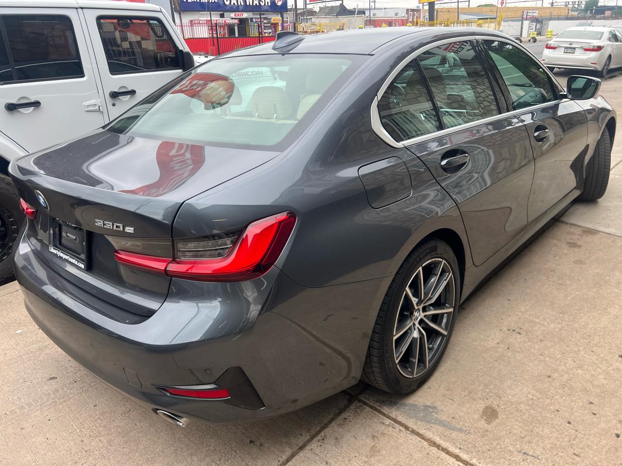 BMW 3-Series 330e xDrive 2021