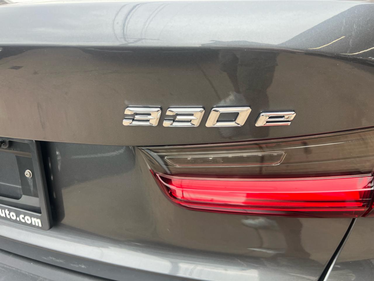 BMW 3-Series 330e xDrive 2021