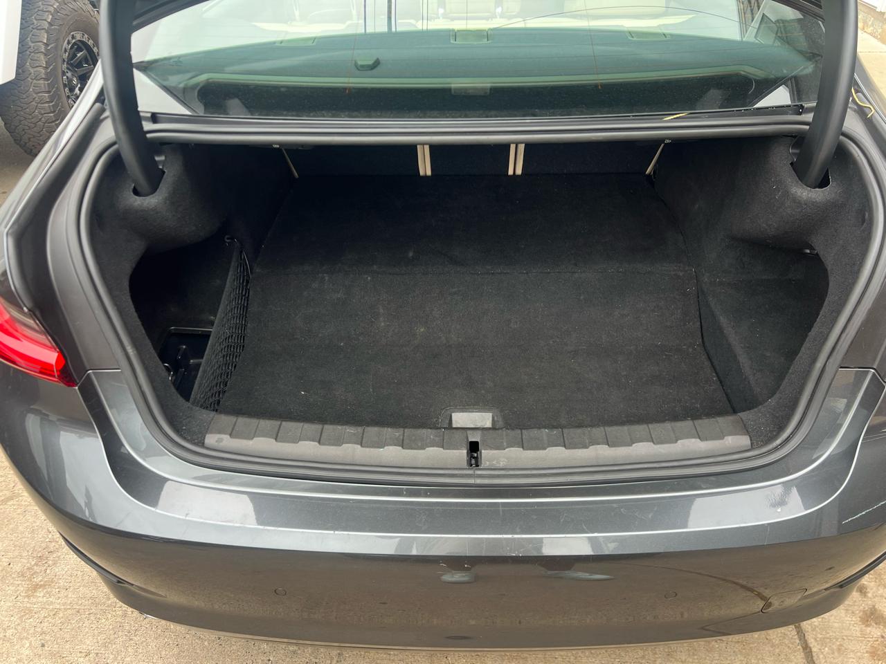 BMW 3-Series 330e xDrive 2021