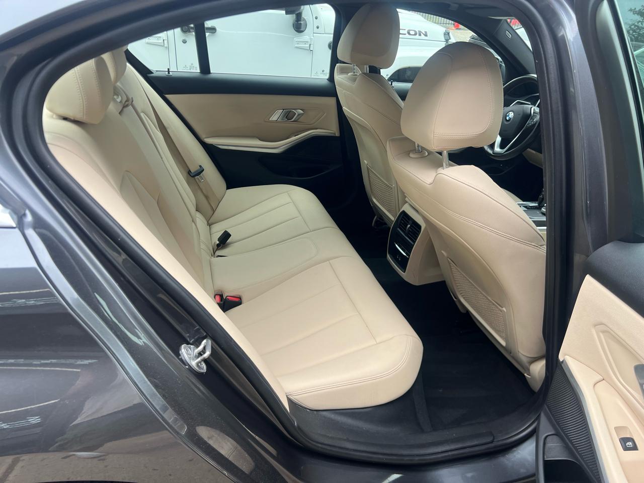 BMW 3-Series 330e xDrive 2021