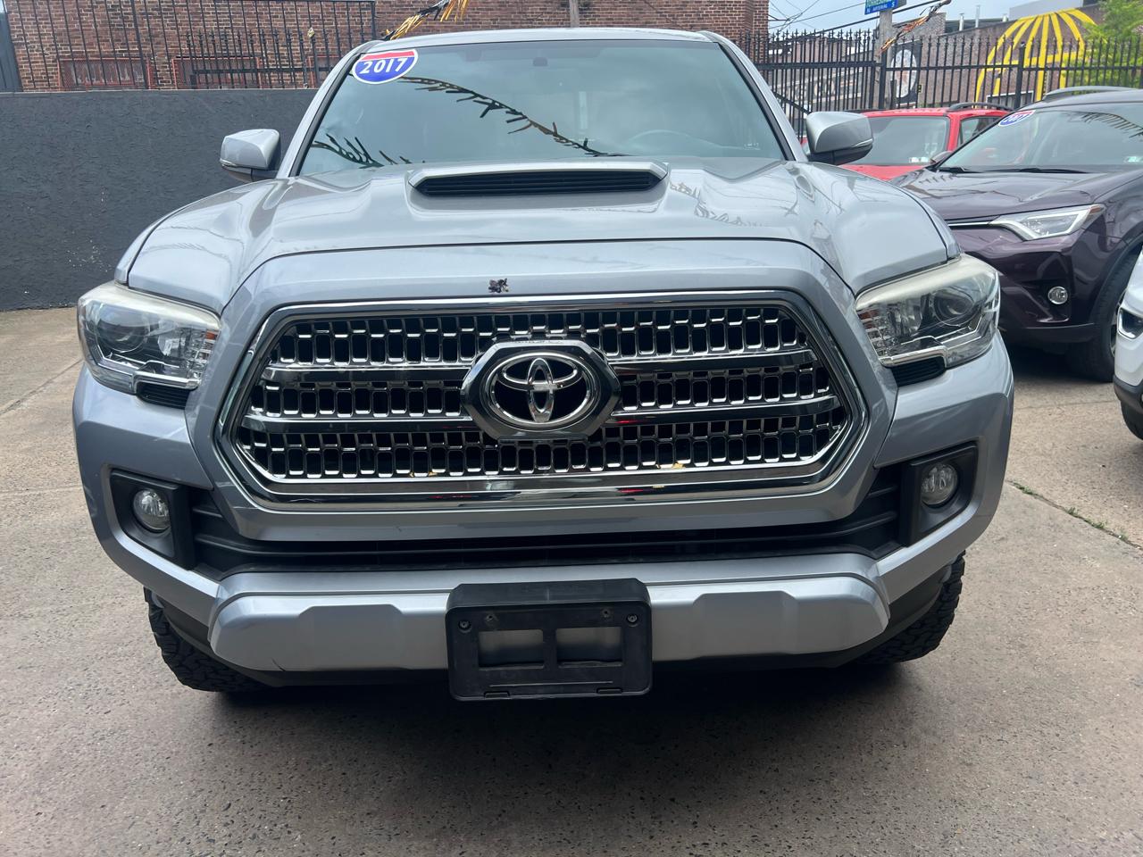 Toyota Tacoma SR5 Double Cab Super Long Bed V6 6AT 2WD 2017