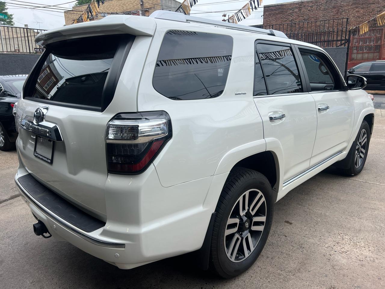 Toyota 4Runner SR5 4WD 2017