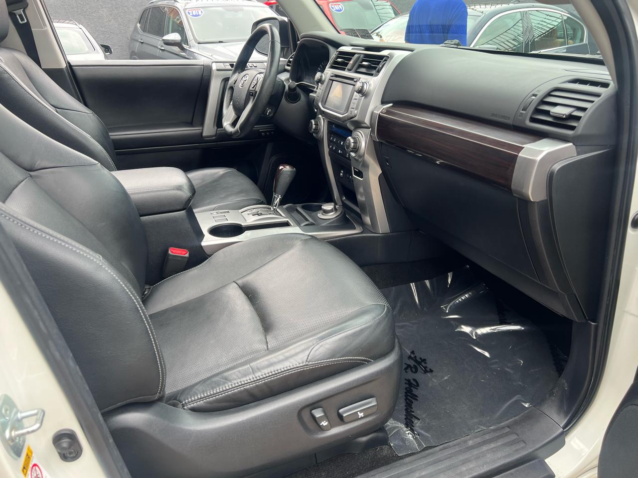 Toyota 4Runner SR5 4WD 2017