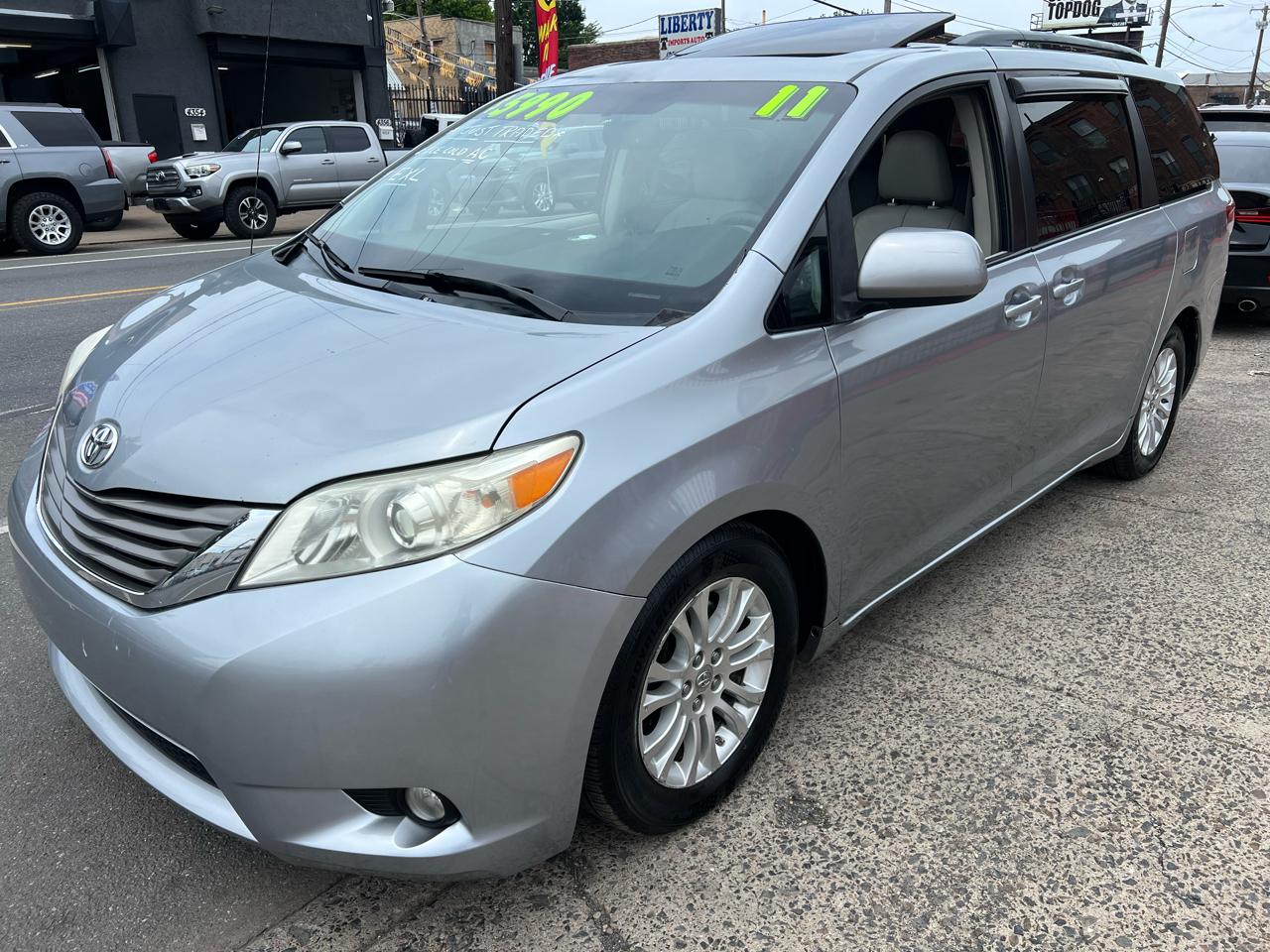 Toyota Sienna Limited 7-Pass V6 2011