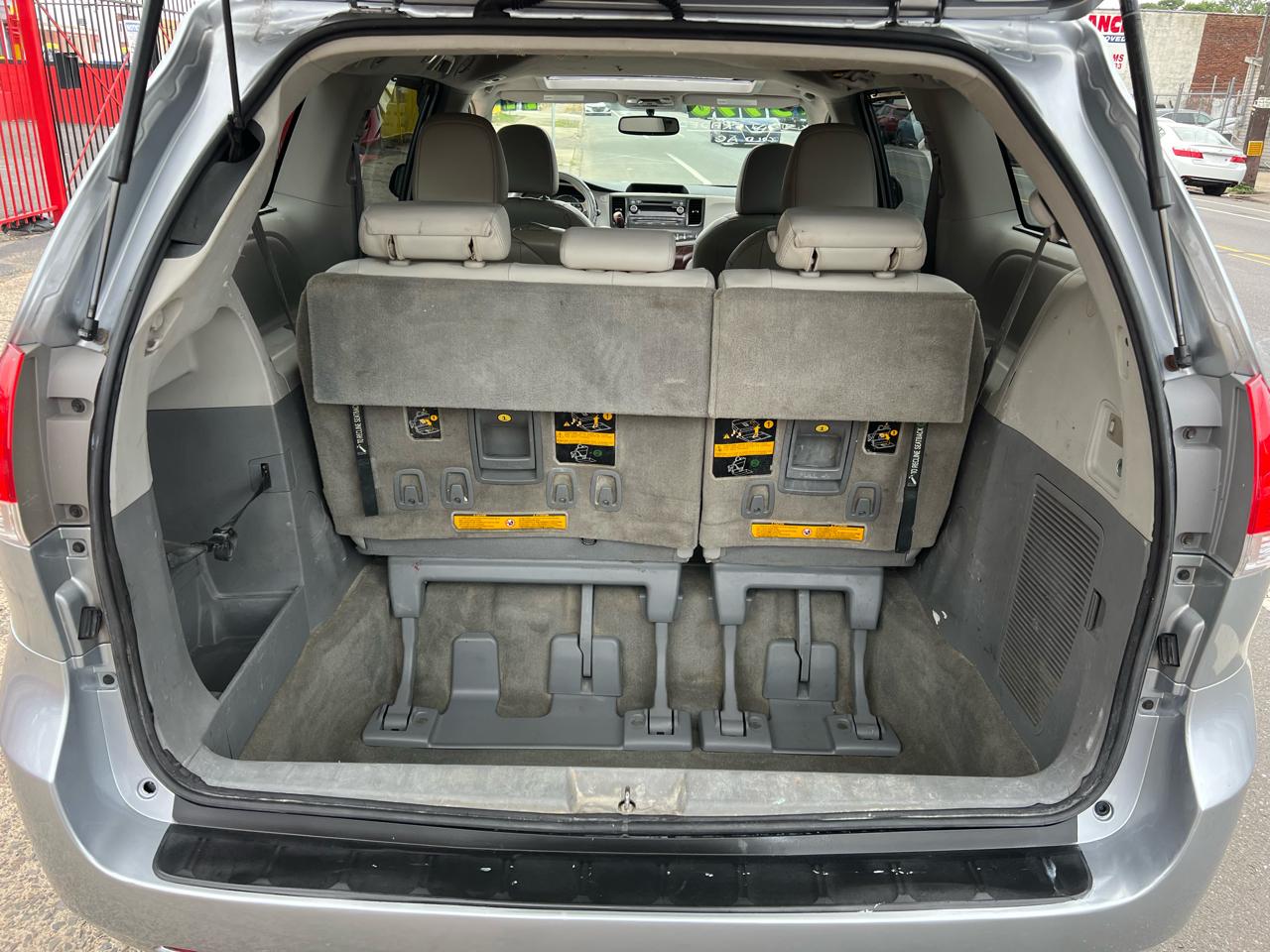 Toyota Sienna Limited 7-Pass V6 2011