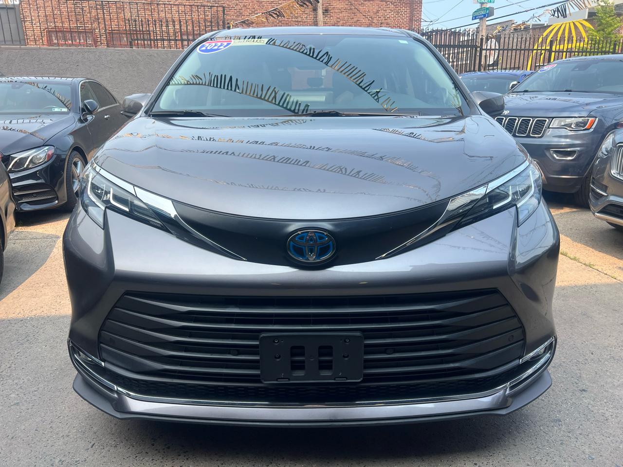 Toyota Sienna XLE 7-Passenger AWD 2022