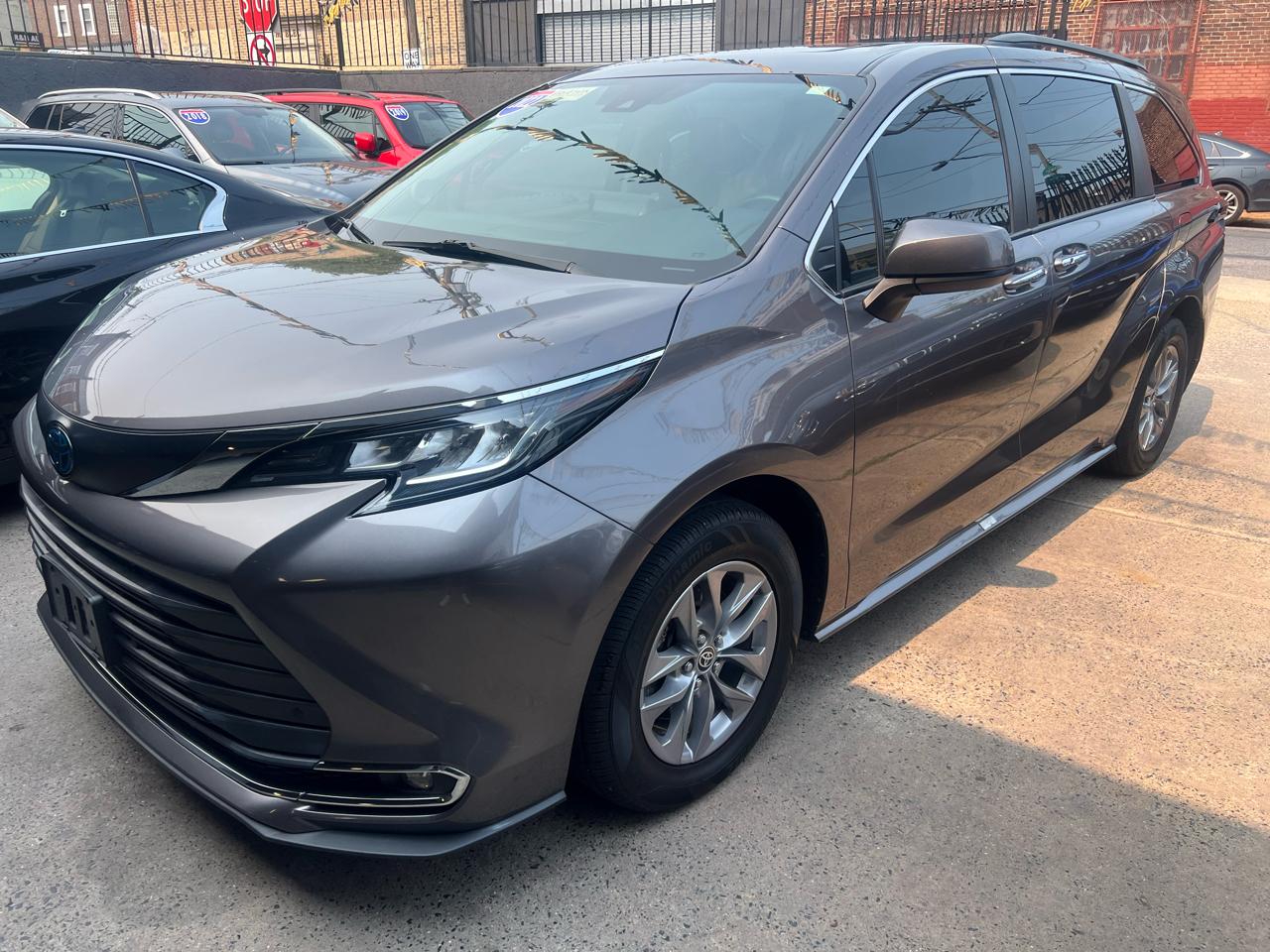 Toyota Sienna XLE 7-Passenger AWD 2022