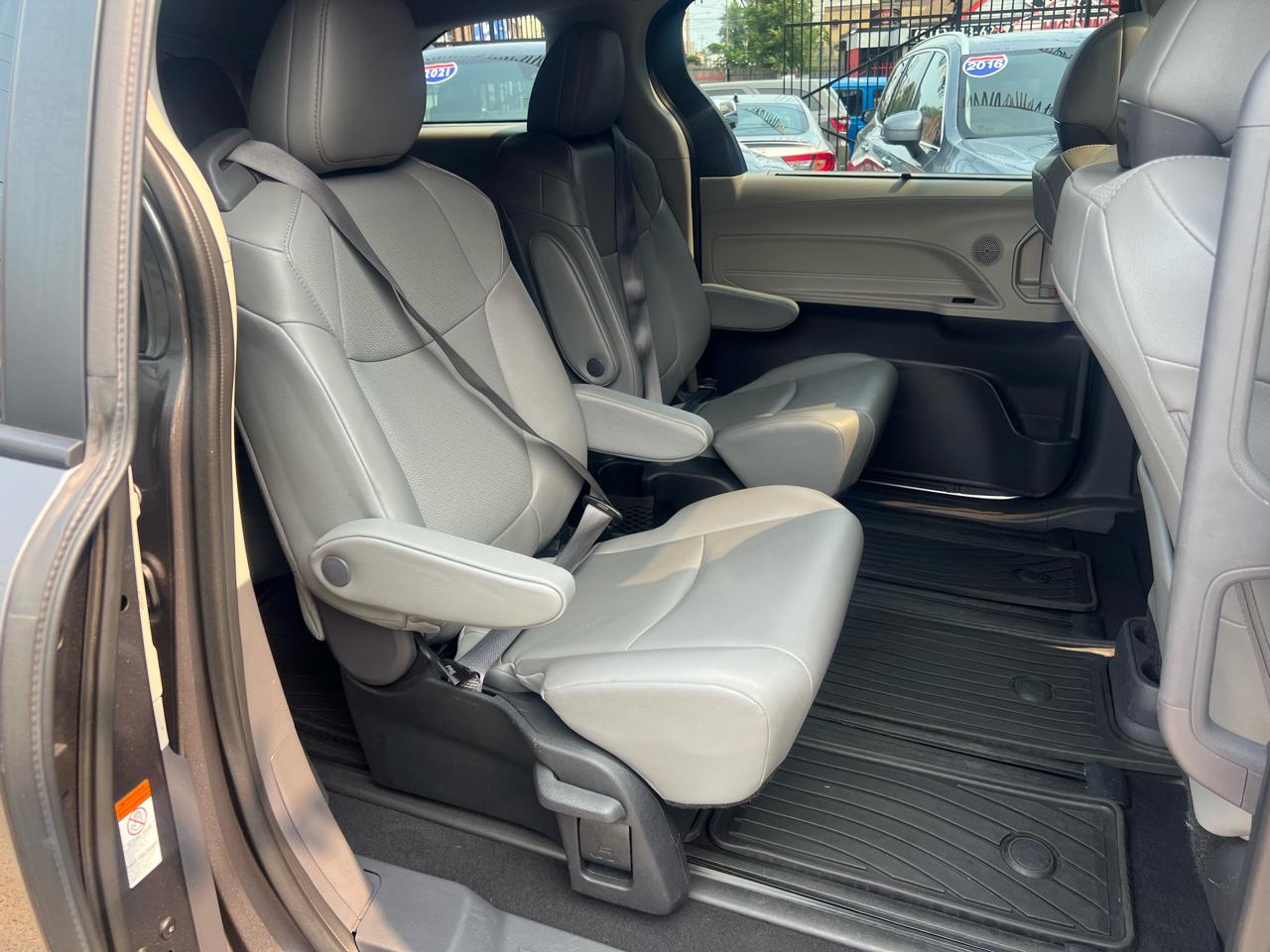 Toyota Sienna XLE 7-Passenger AWD 2022