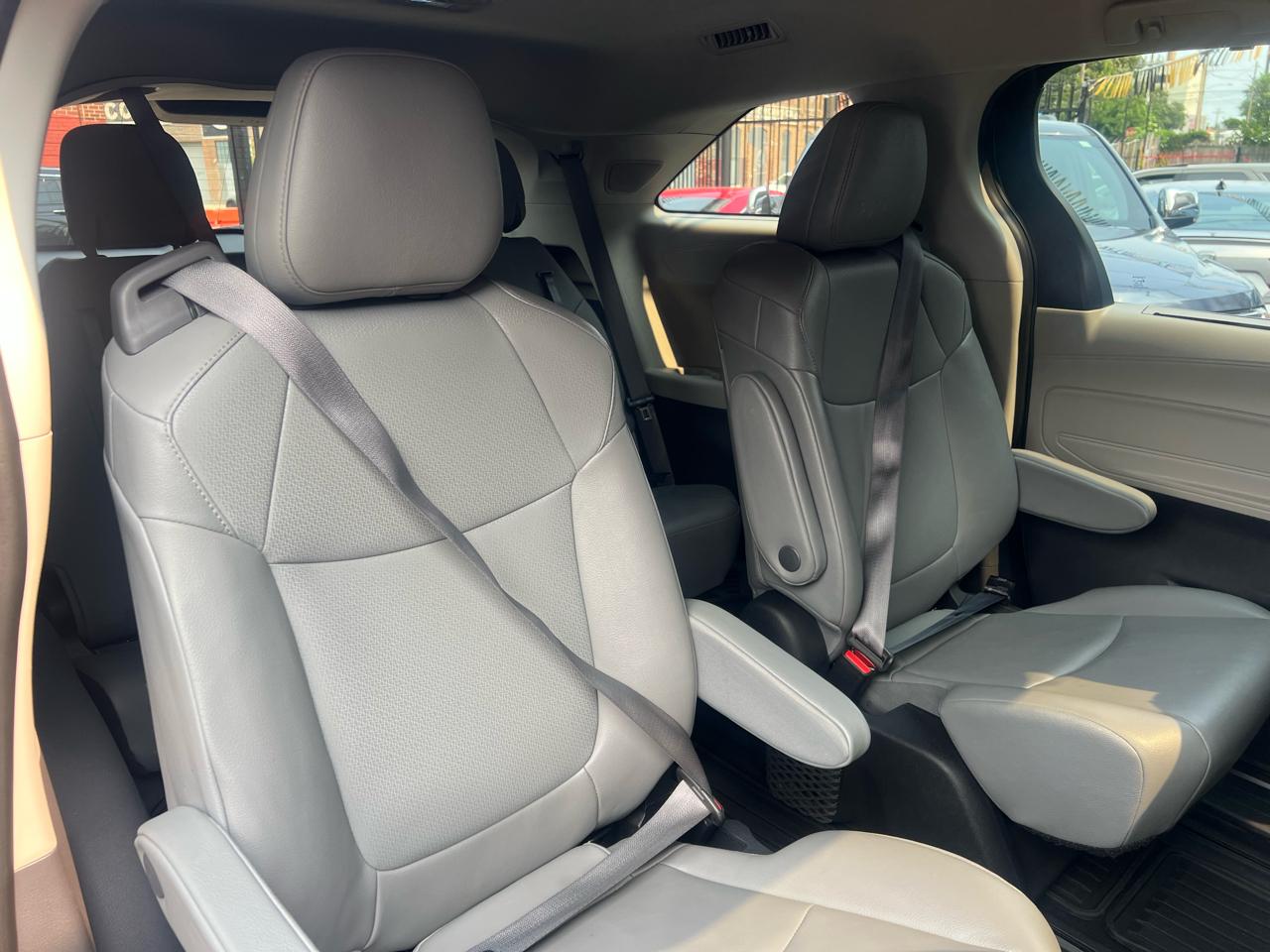 Toyota Sienna XLE 7-Passenger AWD 2022