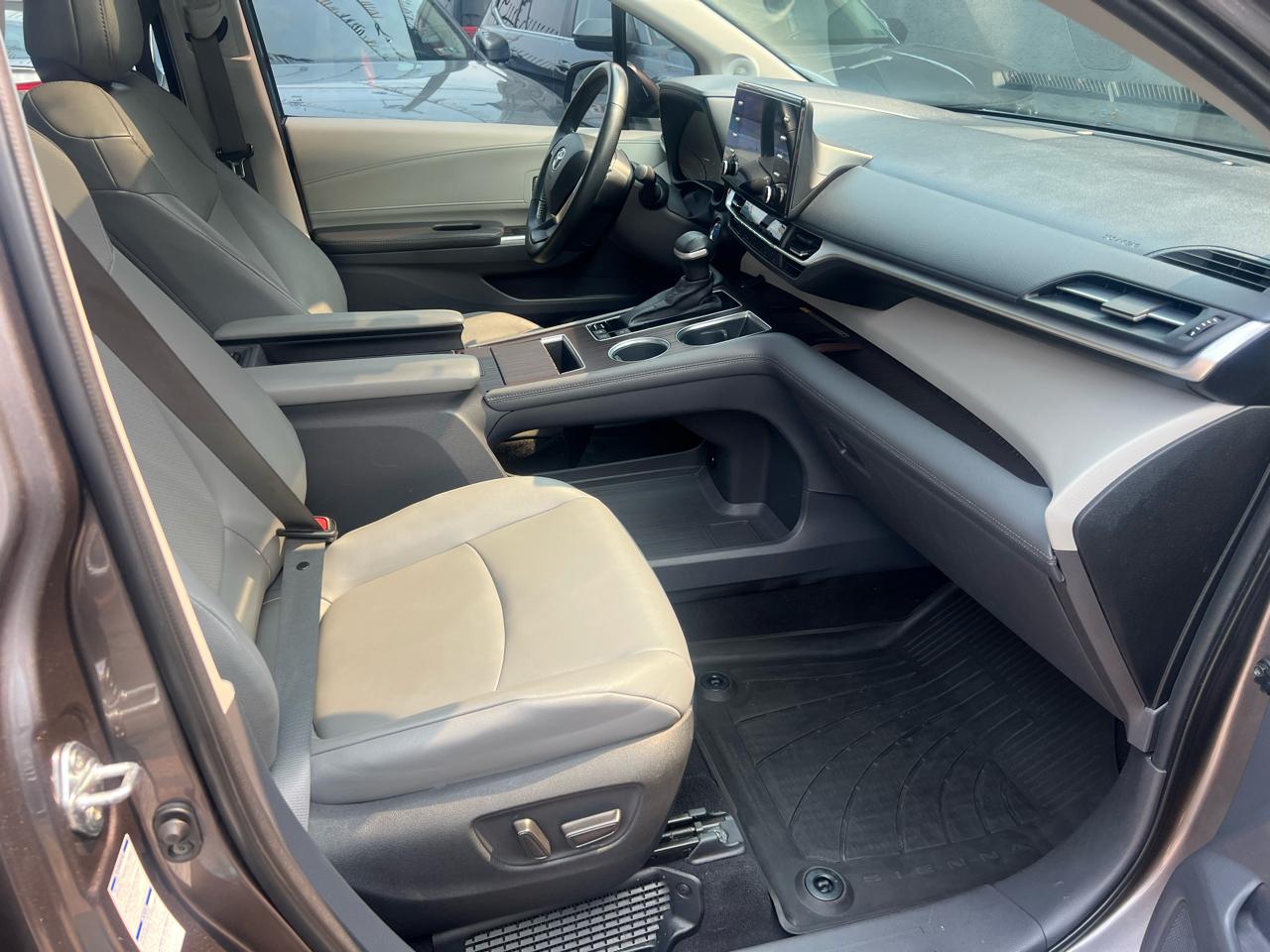 Toyota Sienna XLE 7-Passenger AWD 2022