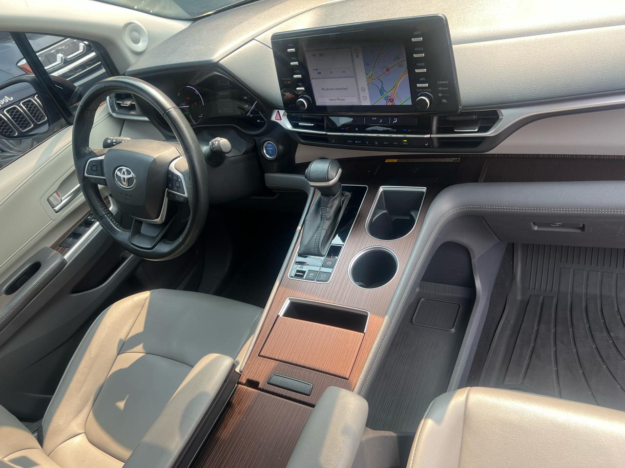 Toyota Sienna XLE 7-Passenger AWD 2022