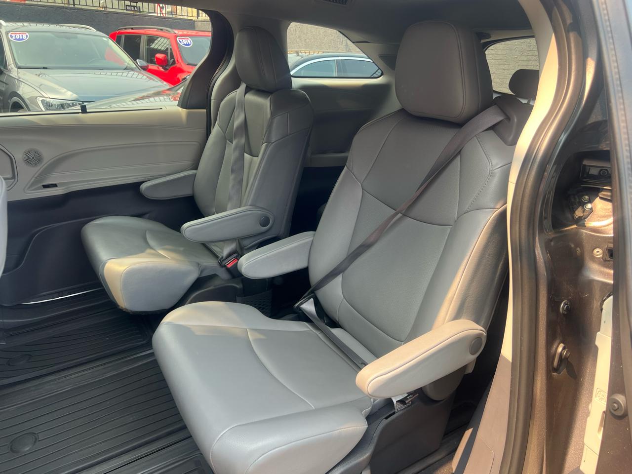 Toyota Sienna XLE 7-Passenger AWD 2022