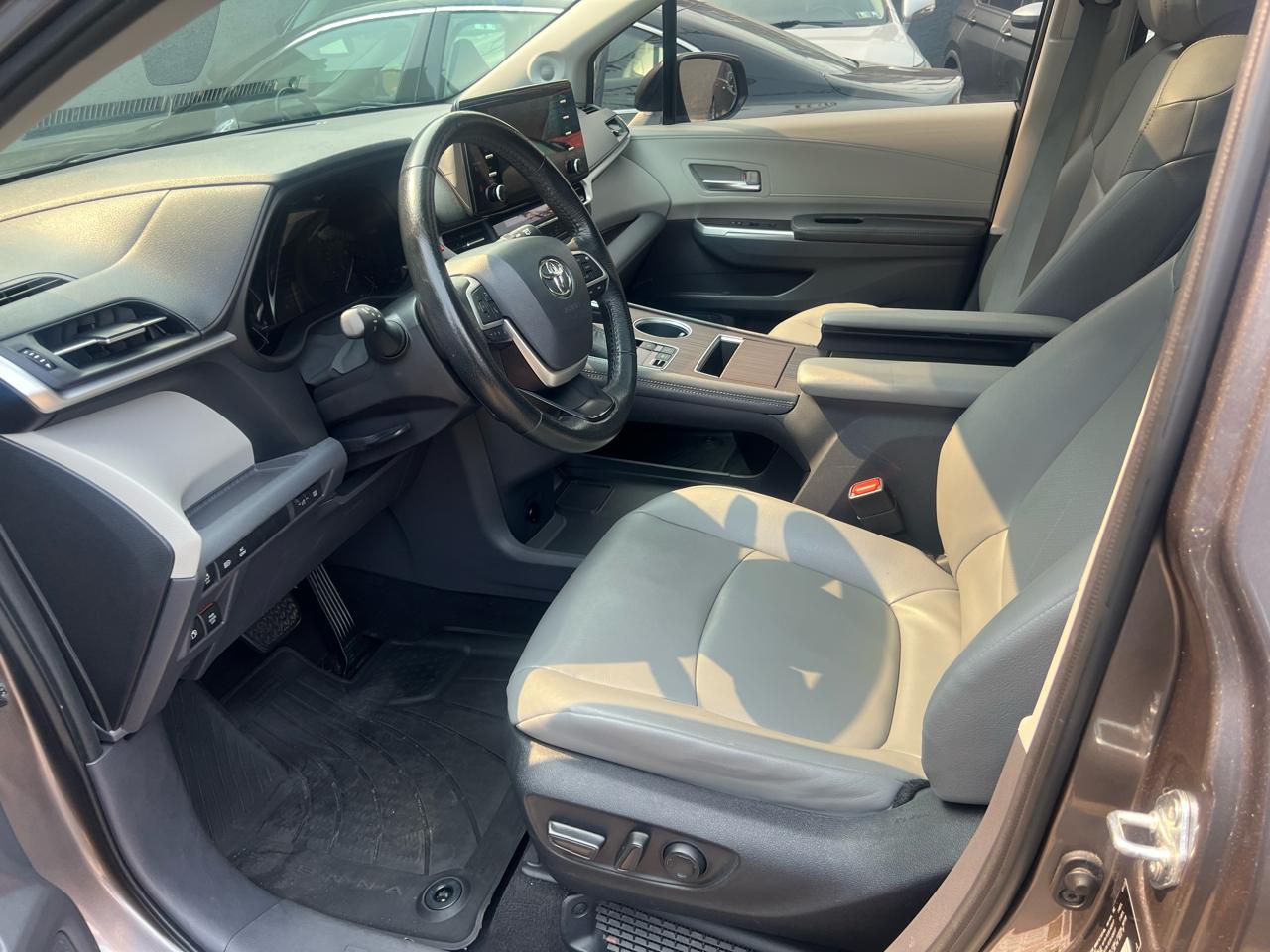 Toyota Sienna XLE 7-Passenger AWD 2022
