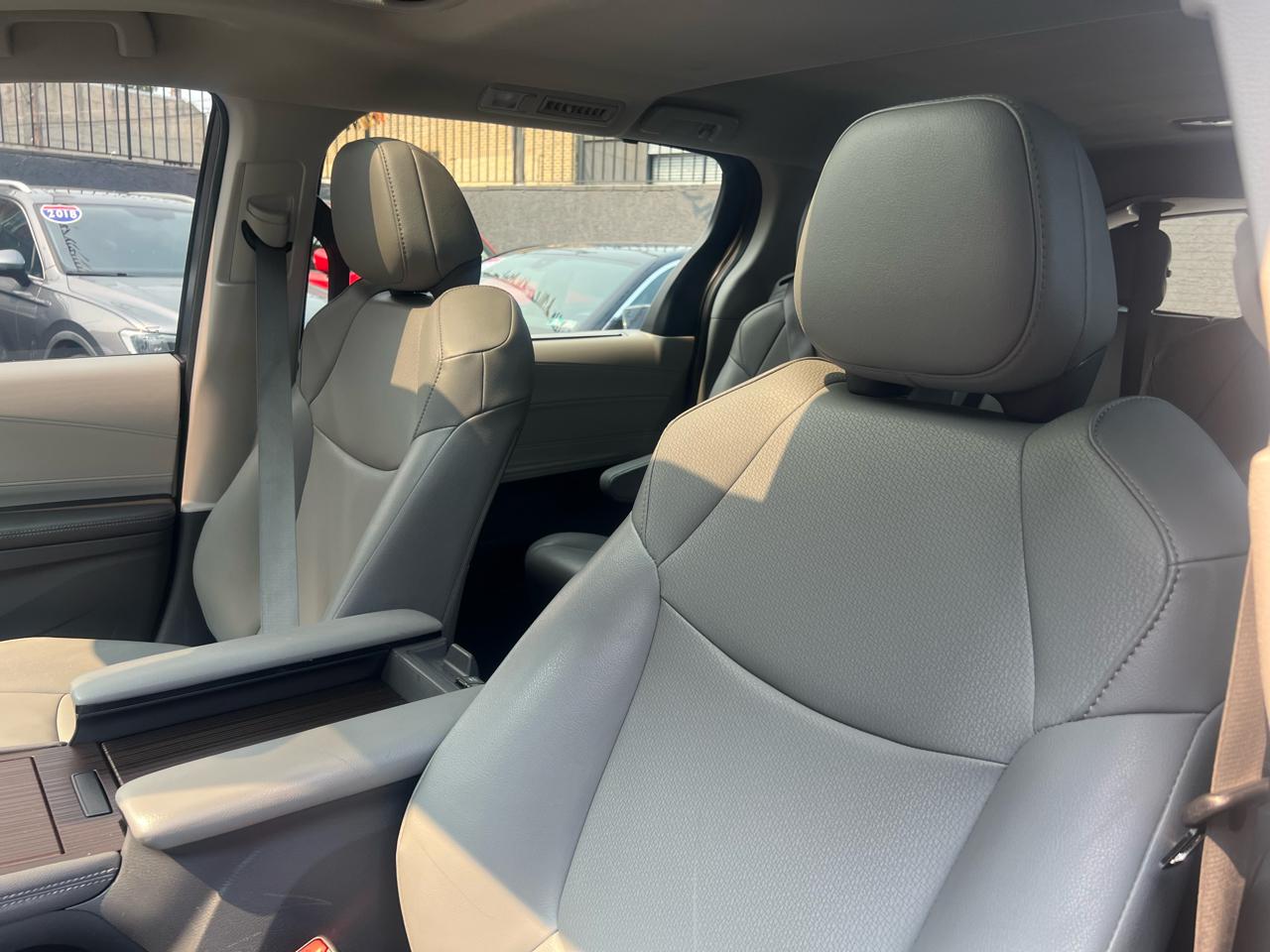 Toyota Sienna XLE 7-Passenger AWD 2022