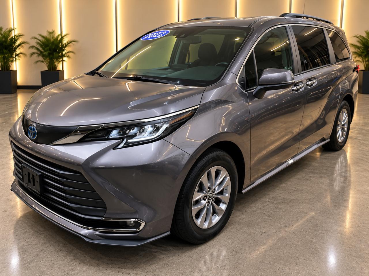 Toyota Sienna XLE 7-Passenger AWD 2022