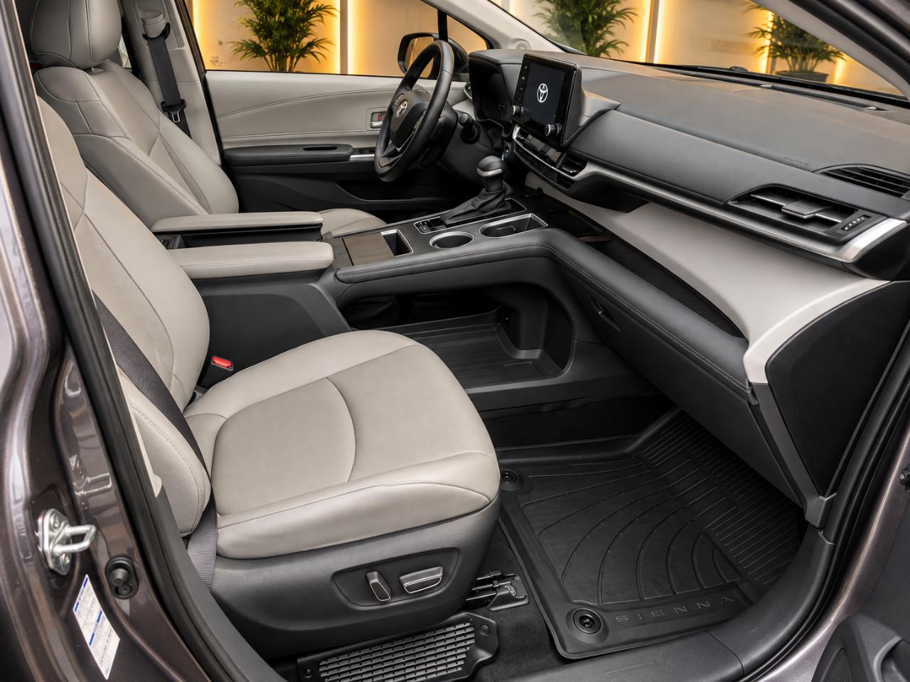 Toyota Sienna XLE 7-Passenger AWD 2022
