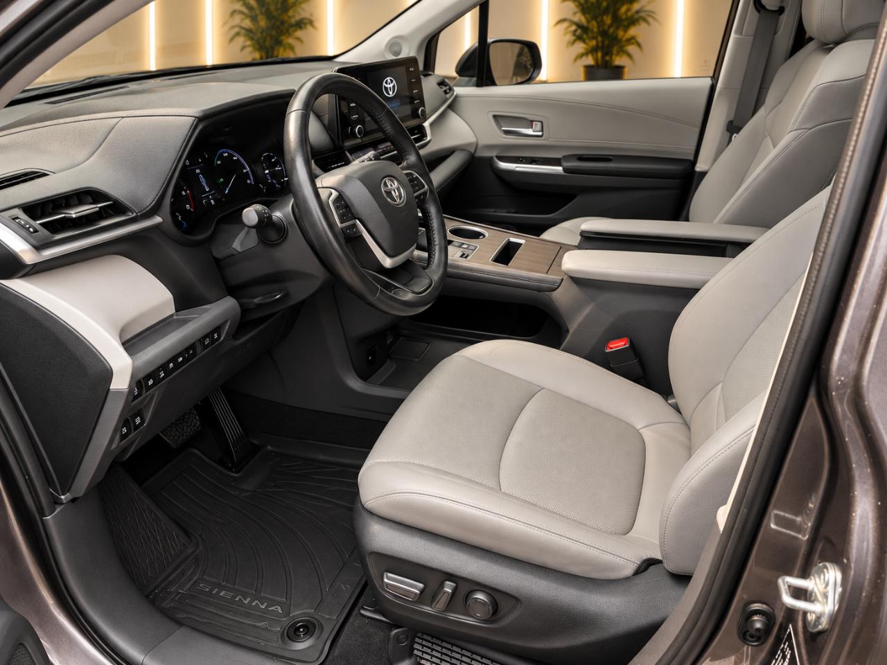 Toyota Sienna XLE 7-Passenger AWD 2022
