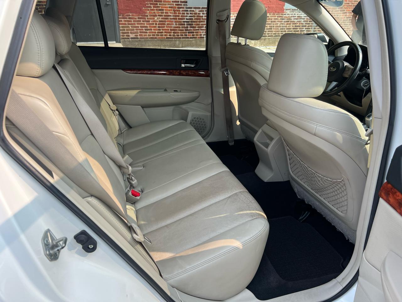 Subaru Outback 2.5i Limited 2010
